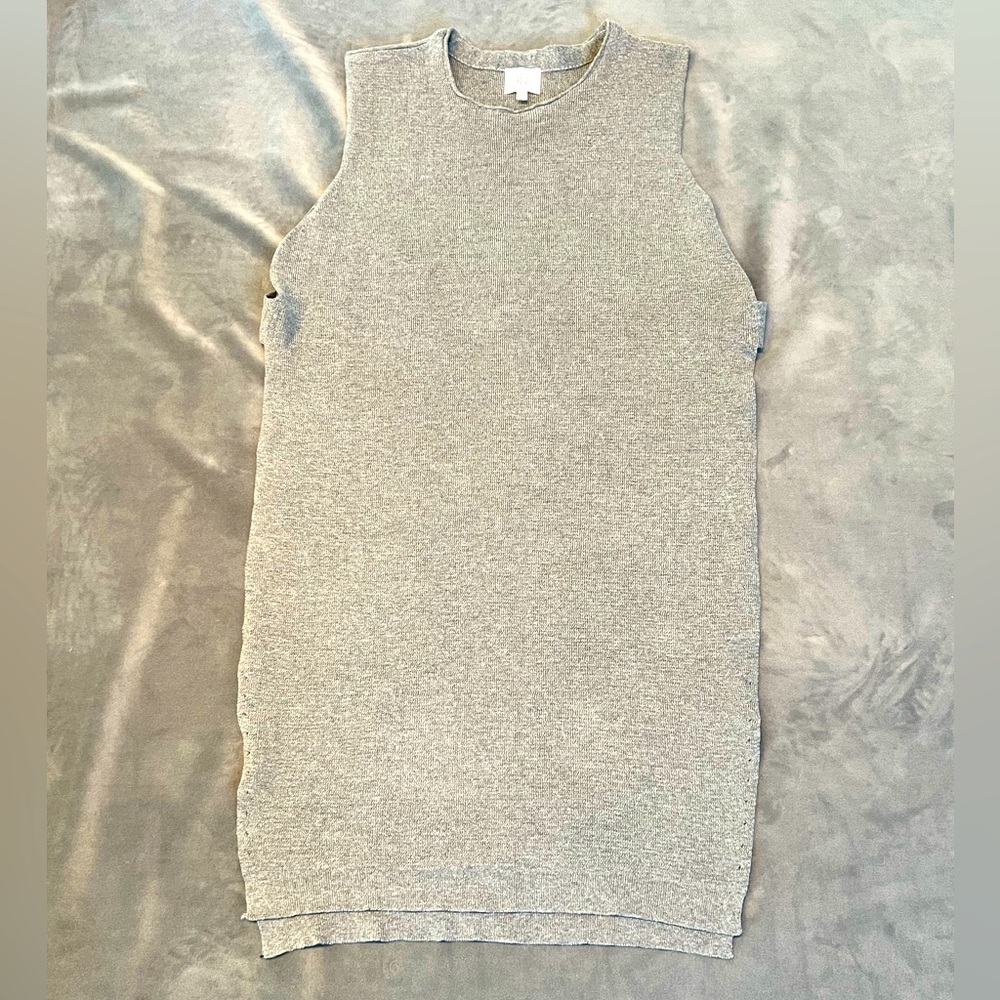 DRA Los Angeles longer knit vest with half belt. Size M